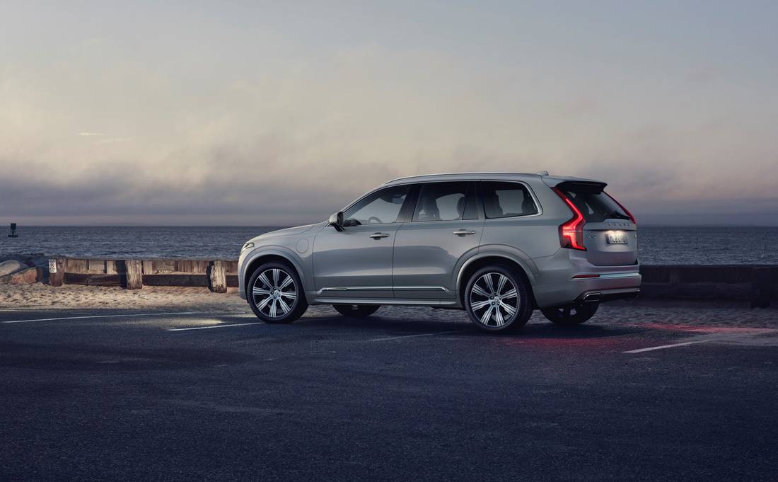 volvo-xc90-recharge-side