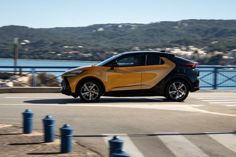 toyota-c-hr-plug-in-hybrid-2024-review-why-the-price-is-a-little-weird-2024-04