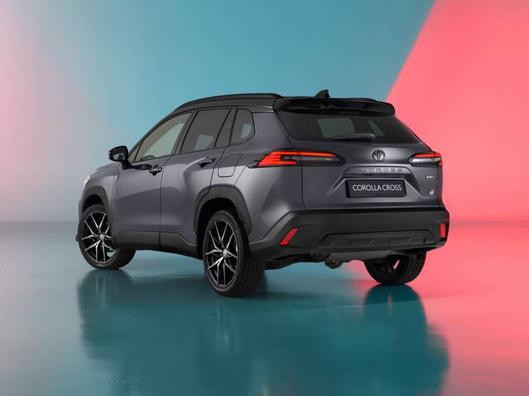 vernieuwde-toyota-corolla-cross-2025-zet-grote-muil-op-en-doet-volkswagen-na-2025-02
