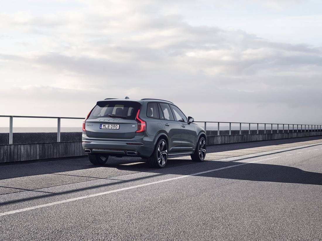 volvo-xc90-recharge-back