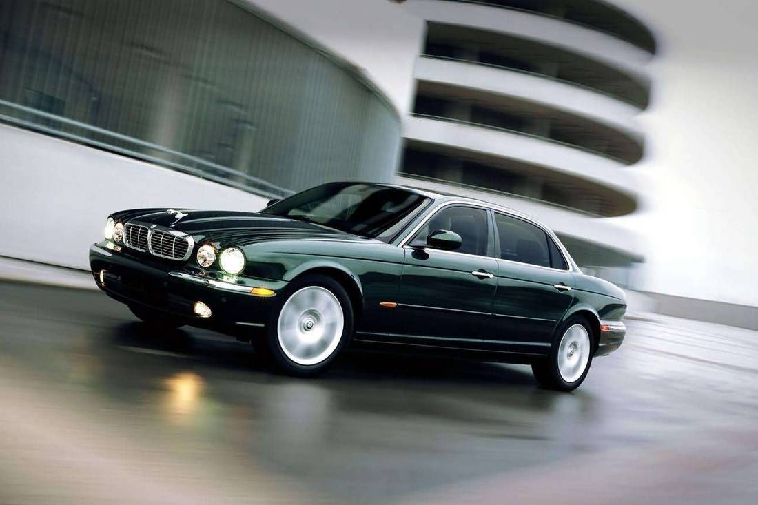 jaguar-xj8-overview