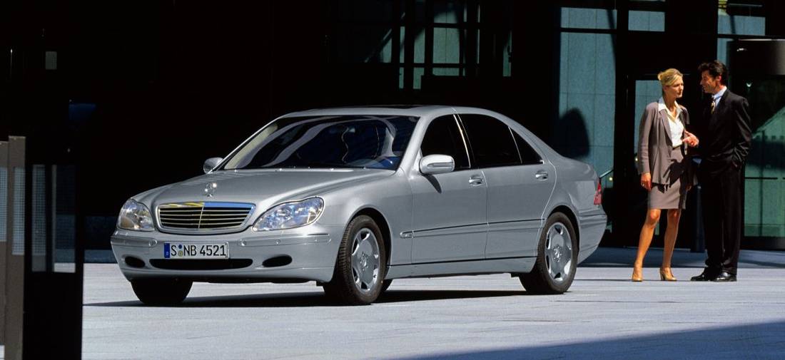 Mercedes-Benz S 600 zijkant