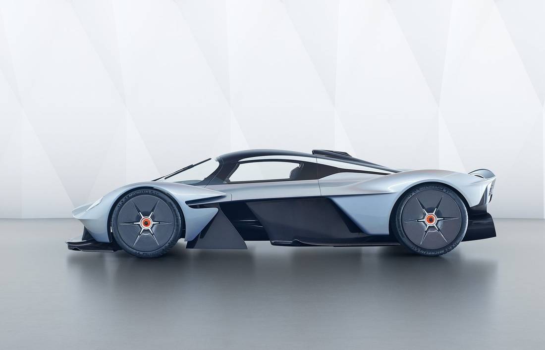 aston-martin-valkyrie-side