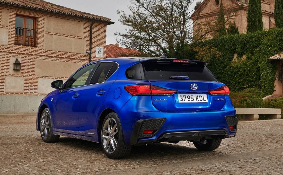 lexus-ct-200h-back