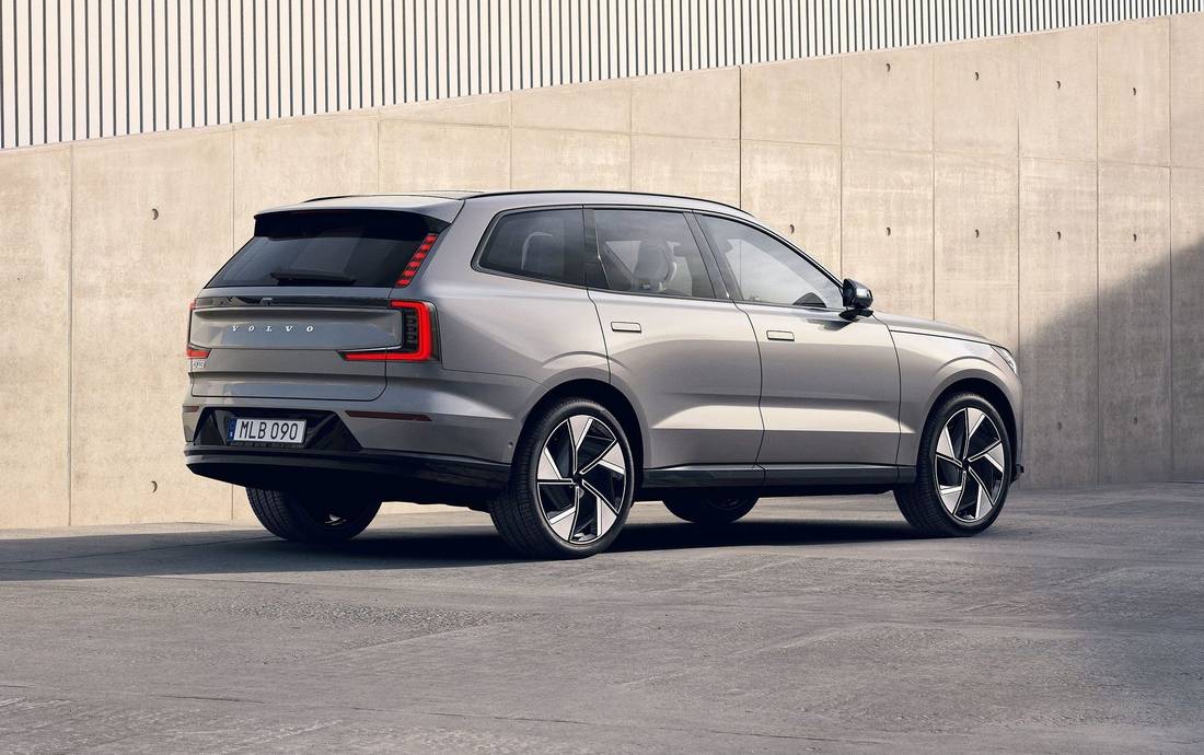 Volvo-EX90-2