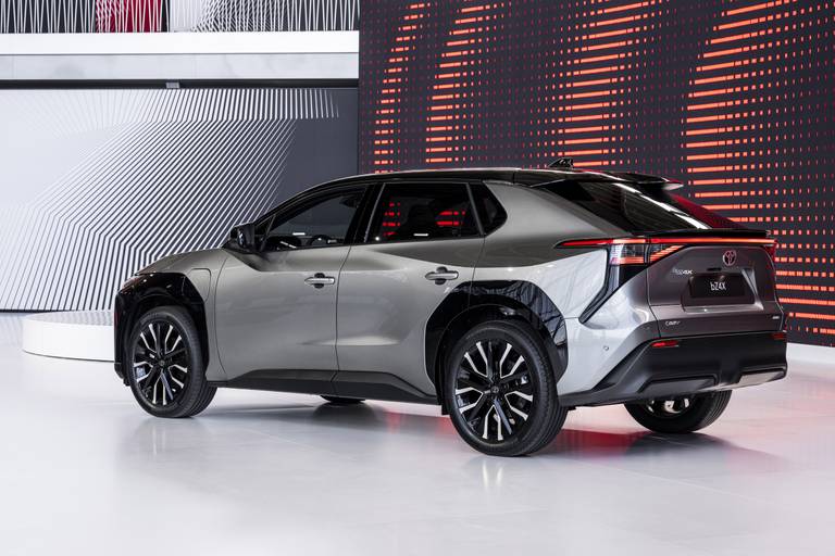 toyota-bz4x-wordt-6000-euro-goedkoper-maar-je-levert-wel-wat-in-2025-06