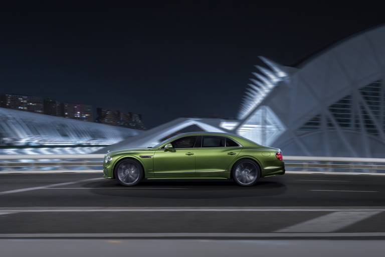 bentley-flying-spur-2024-krijgt-er-147-pk-bij-maar-wordt-veel-goedkoper-2024-10