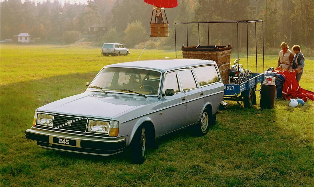 volvo-245-front