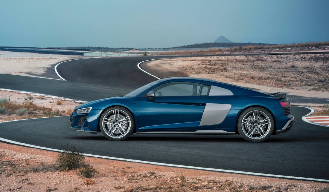 audi-r8-v10-side