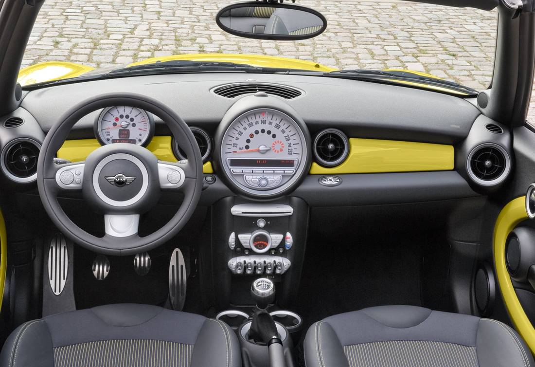 mini-cooper-s-cabrio-interior