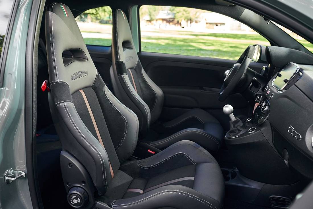 abarth-695-interieur