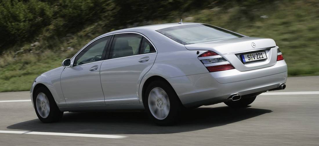 Mercedes-Benz S 600 zijkant