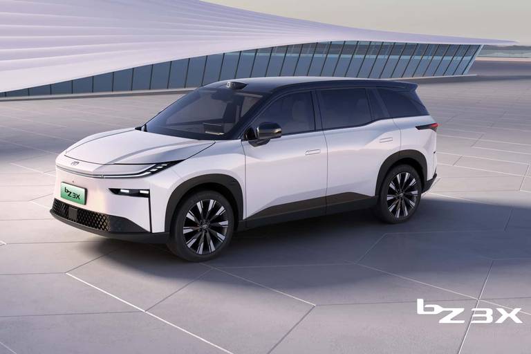 deze-goedkope-elektrische-toyota-is-razend-populair-in-china-2025-03