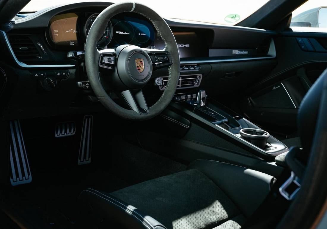 porsche-911-dakar-interior