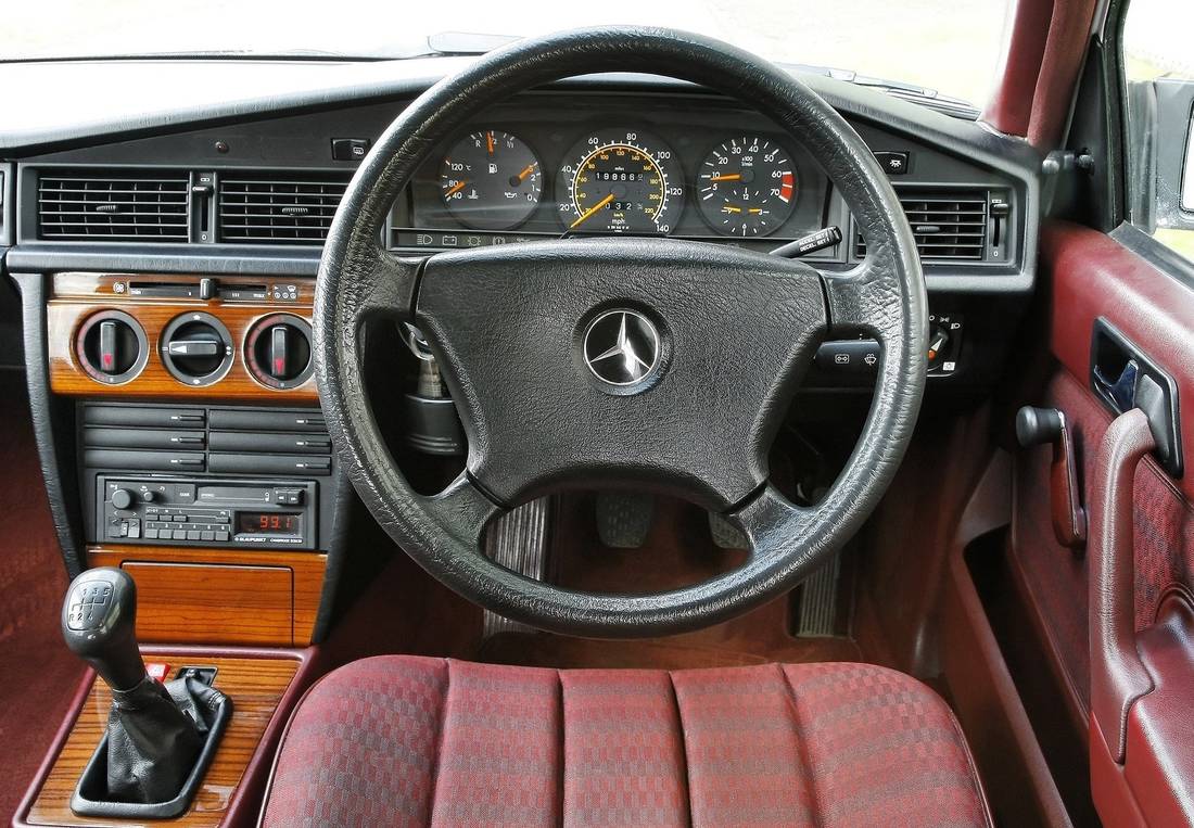 mercedes-190-interior