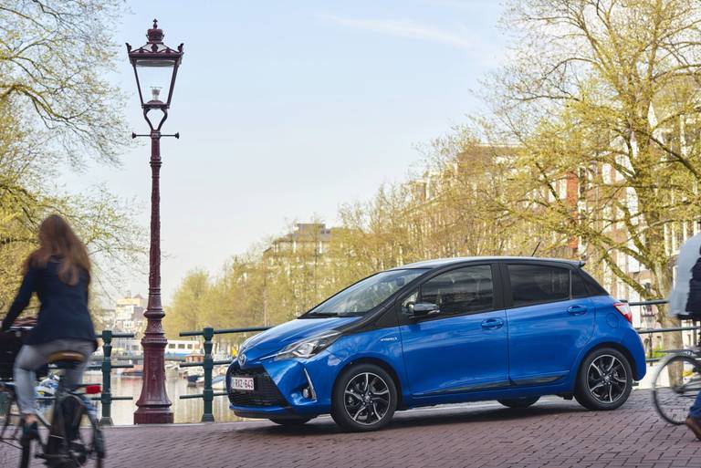 stadsauto-6b-toyota-yaris-hybrid-2022-1