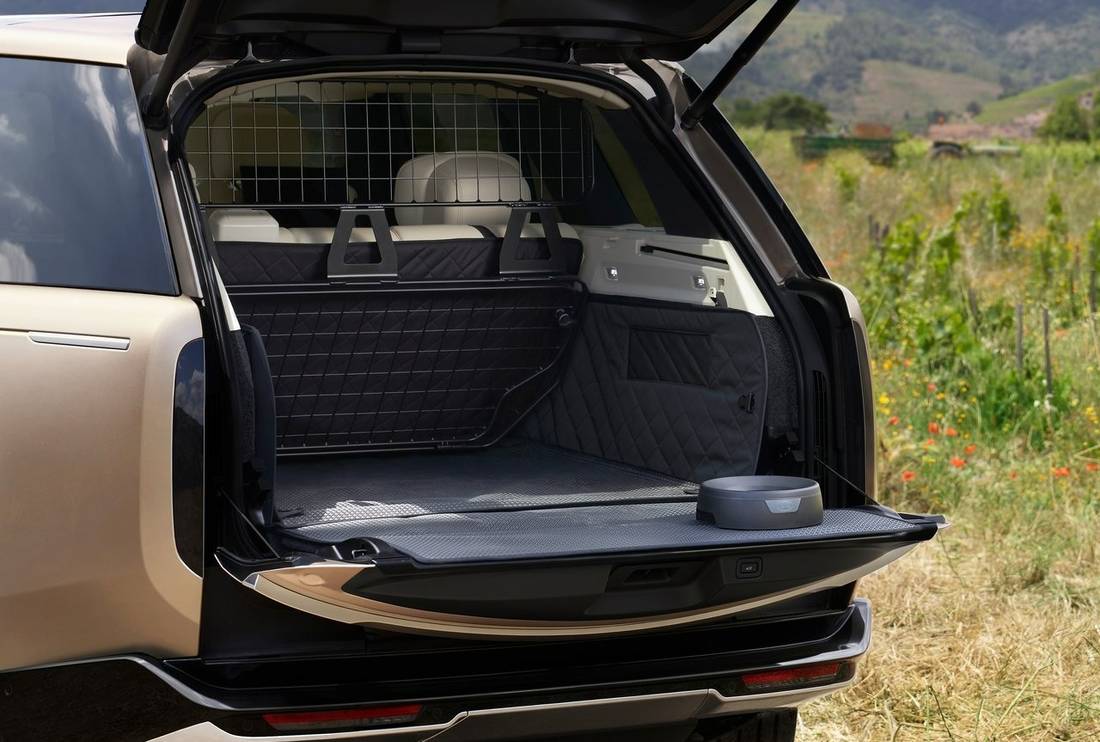 land-rover-range-rover-trunk