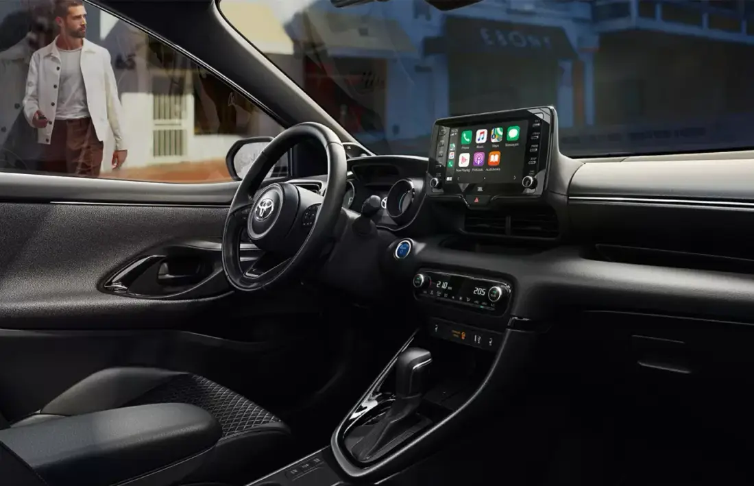 toyota-yaris-hybrid-interior