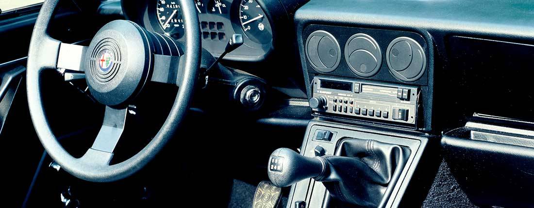 alfa-romeo-spider-interieur