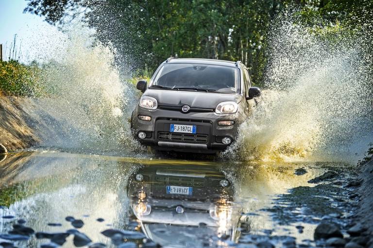 fiat-is-vastbesloten-om-de-leukste-panda-nieuw-leven-in-te-blazen-2025-01