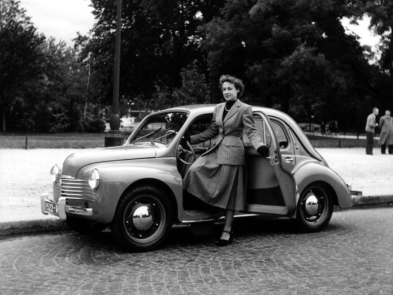 renault-4cv-suicide-doors-2022-1