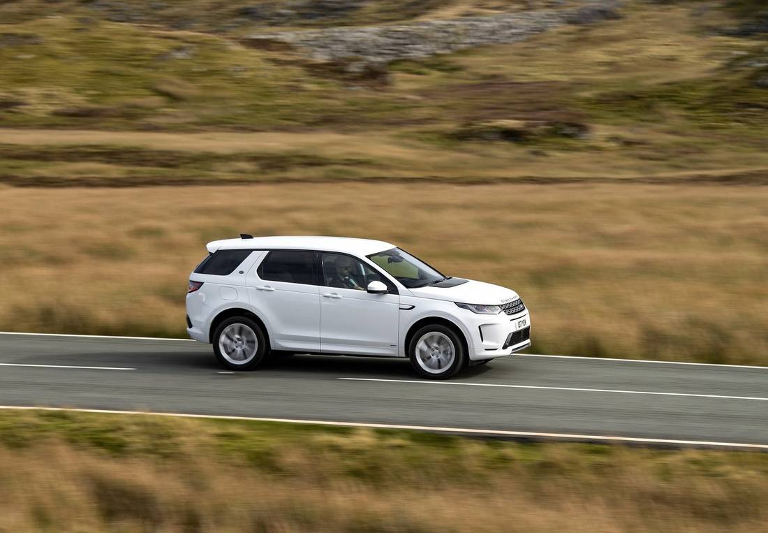 land-rover-discovery-sport-side
