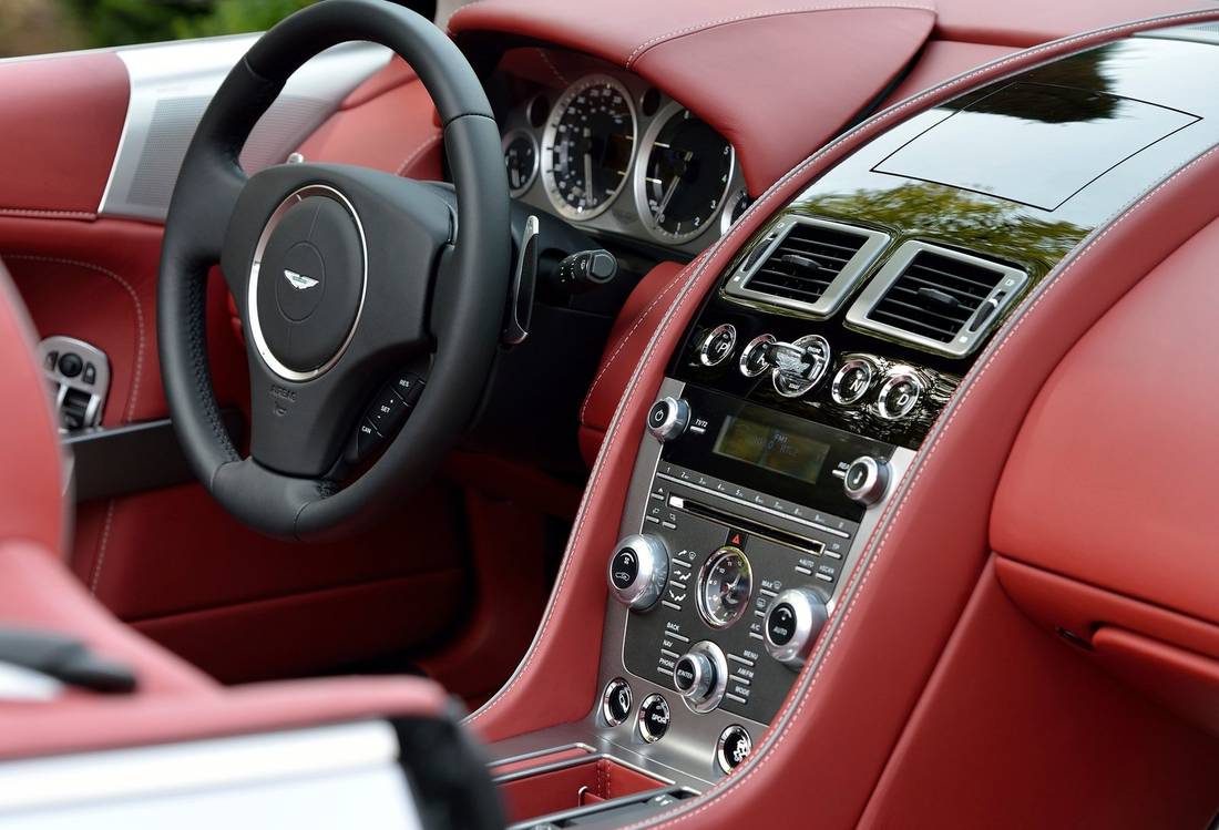 aston-martin-volante-interior